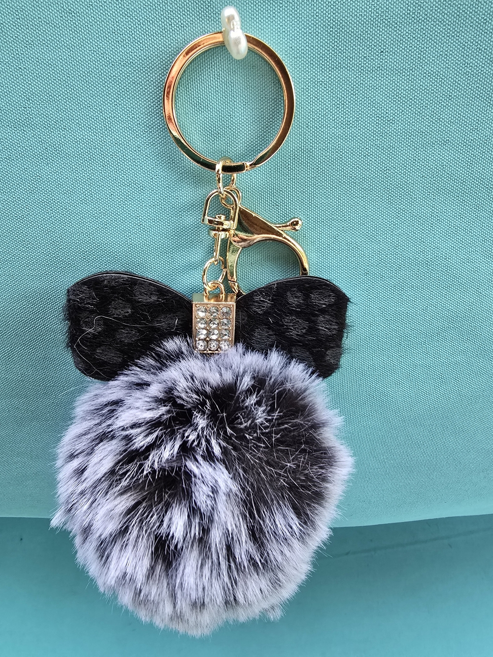 ๐ Faux Fur Pom Pom Keychain with Ear Accents - Picture 6 of 9